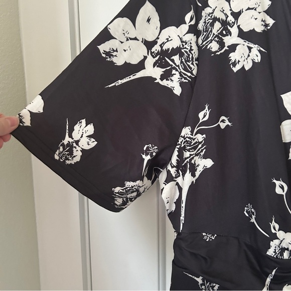 BLOOMCHIC Floral Print V Neck Ruffle Ruched T-shirt - Picture 10 of 11